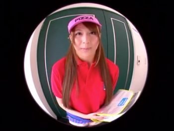ピザ配達員・希崎ジェシカがピザを忘れる大失態→カラダを明け渡しその場を収拾ｗお姉さん痴女手コキ希崎ジェシカのアダルト動画