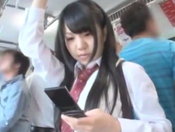 バスの中でおっさんチンポの性処理に励む事になってしまった美少女JK女子校生美少女顔射痴漢の無料エロ動画