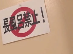 まるでソープ！男性寮の清掃員が美少女過ぎてハメたったｗｗｗ美少女痴女のエロ動画