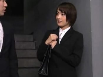 仕事はできなくても身体は極上！ダメ後輩OLと2人でビジホパコOLコスプレのエッチな動画