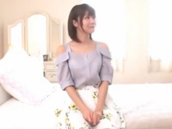 止まらないハメ潮！感度抜群の美少女と汗だく汁まみれで濃密ファック！美少女顔射潮吹きの無料アダルト動画