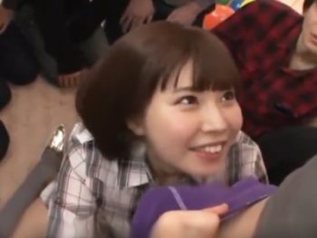 初めは美少女のフェラをありがたがっていたのに次第に興奮してハードイラマ乱交にｗ美少女痴女フェライラマチオ彩城ゆりなのエッチ動画