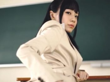 新任の痴女教師が生徒を誘惑して教室パコ美少女痴女女教師顔射のアダルトSEX動画