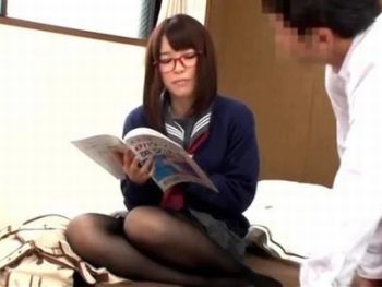 後輩に無理やり挿入された優等生な先輩JKが無許可中出しに放心状態女子校生美少女めがね中出しレイプのアダルト動画