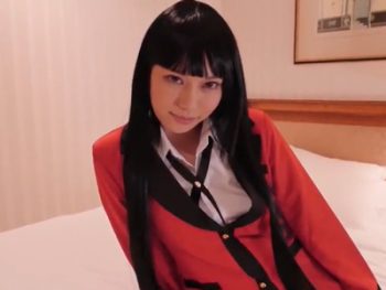コスプレイヤーの黒パンストを破って着衣ハメ中出し美少女コスプレパンスト中出しのエロ動画