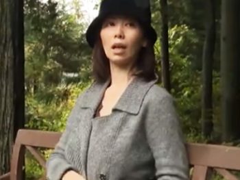 田舎のトイレでオナっているのがバレた露出狂の女が青姦レイプされてマジイキ巨乳痴女中出しレイプ露出のエロ動画