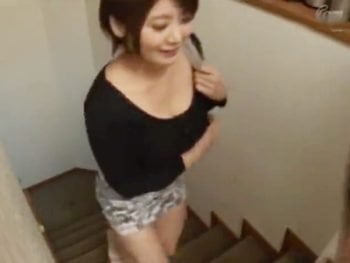 10歳下の童貞筆下ろしで自分も感じて仰け反り絶頂してしまう美人妻さんｗ巨乳素人お姉さん人妻童貞中出しのアダルトSEX動画