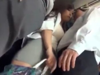 バス内で痴漢された挙げ句パイ射レイプまで食らうお姉さん巨乳素人お姉さんレイプ痴漢のアダルト...