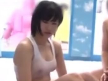 マッサージだけのはずが中出しされちゃった素人娘素人美少女中出しのエロ動画
