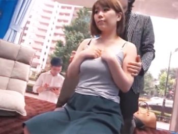 ムッチリ巨乳の人妻が卑猥マッサで思いっきりエビ反りしながら失禁アクメｗ巨乳素人人妻潮吹きマッサージのアダルト動画