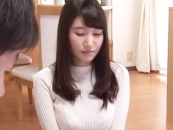 スケベな若妻が娘の同級生を痴女ってマングリ騎乗位で欲望のままに腰を振る！巨乳痴女人妻のエロ動画