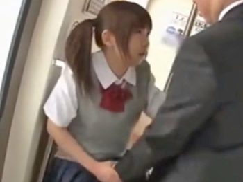 JK相手に痴漢どころかレイプ→制服ぶっかけまでやってのけたクズリーマン素人女子校生レイプ痴漢の無料アダルト動画
