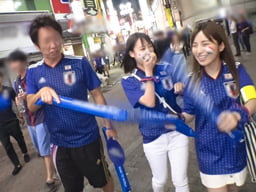 ディフェンスぼろぼろなWカップのサポーター女子とナンパ乱交巨乳美少女お姉さんナンパ乱交のエッチ動画