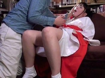 監禁した可愛い巫女さんの喉奥を鬼畜調教！コスプレフェライラマチオレイプなごみのアダルト動画