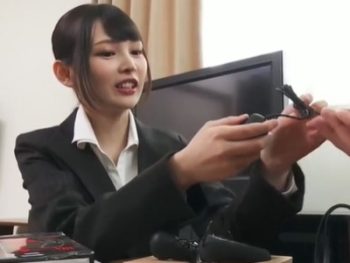 アダルトグッズメーカーの訪問販売員が中出しパコで枕営業ｗ美少女痴女パイパン中出しのアダルト動画