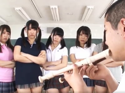 女子のリコーダー舐めてたら見つかって罵られながら太腿コキでお仕置きヌキされてしまうｗ美少女痴女M男手コキ乱交のエロAV動画