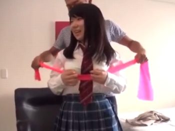 学校帰りのパイパンJKに強制中出しでガチ泣きｗ女子校生美少女パイパン中出しナンパのエロ動画