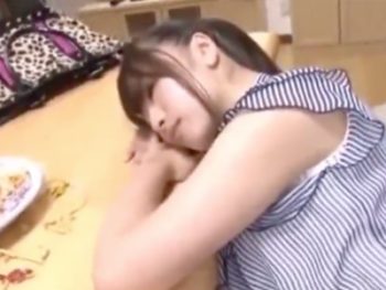 食卓でパンツ丸出して寝てた巨乳姉と発情弟が近親相姦→立ちバック中出し巨乳お姉さん中出し近親相姦の無料エロ動画