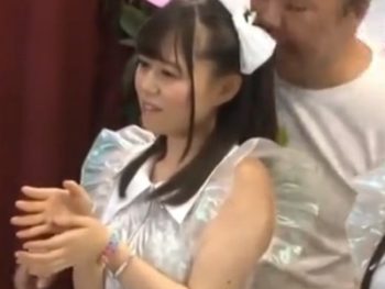 時間停止状態でファンにイラマさせられちゃった美少女アイドル美少女フェライラマチオのエロ動画