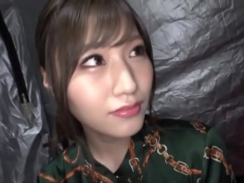 美味しそうにチンポを舐める可愛い女子大生と濃厚セックス素人美少女ナンパのアダルト動画