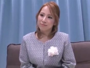 欲求不満な美人妻が企画に乗せられ旦那以外の男のチンポで本気イキ素人お姉さん人妻ぶっかけのAVエロ動画