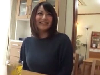 真面目そうに見えて本性はドスケベなむっちり妻にザーメン生中出し巨乳人妻中出しのエロ動画