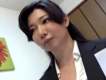 オナニー狂いな爆乳家庭教師が教え子を誘惑ｗ巨乳家庭教師オナニーのエロ動画