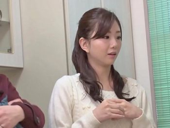 婚約者と内見中に不動産屋と死角でハメ狂う奥様巨乳お姉さん中出しのエロ動画