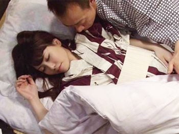 可愛すぎる部下OLが寝息を立てて寝ているので興奮が抑えられなくなってしまったｗお姉さんOLレイプ市川まほのアダルト動画