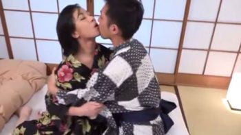 母親大好きな息子が母親に告白旅行先で近親相姦SEX 人妻熟女フェラ近親相姦のアダルト動画