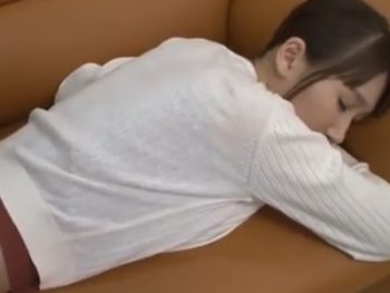 無防備晒してるお姉さんをレイプするのは男の義務巨乳お姉さんレイプのアダルト動画