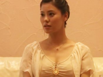 精子みたいな白い本気汁を垂らして挿入懇願する敏感妻ｗ巨乳素人人妻顔射盗撮マッサージのエロ動画