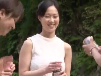 キャンプ仲間に隠れて偶然居合わせた男とパコる痴女JD巨乳素人お姉さん痴女水着顔射露出のAV...