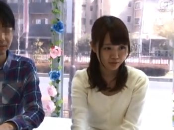 お金に負けて友達相手に中出し許しちゃう素人さんｗ素人美少女痴女中出しのアダルト動画