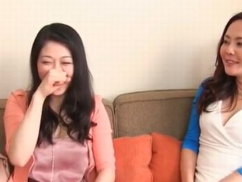 ママ友と一緒に不倫SEXに花を咲かせる熟女妻たち巨乳素人熟女乱交のアダルト動画