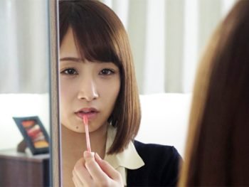 勤務する病院に高校時代の恩師が入院してきて互いに惹かれ合い‥巨乳人妻看護婦顔射のエロ動画