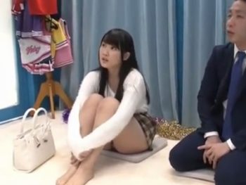 モテないおじさんのためにチアコスでハメ倒す巨乳娘素人美少女コスプレのアダルト動画