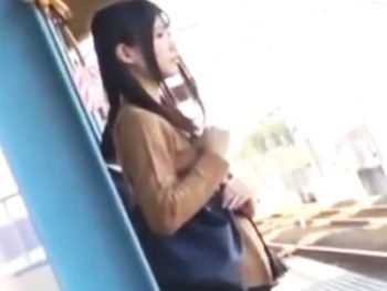美少女が痴漢された挙句、電車から引きずり降ろされ強姦されてヤリ捨てられるという悲劇美少女中...