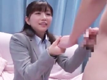 S級美人OLが赤面しながら巨根チェリーボーイの筆おろし素人OL童貞のエロ動画
