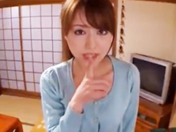 美人ママが義理の息子に犯されて母子交尾で感じてしまうｗ人妻近親相姦のアダルト動画