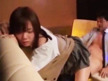 ヤれると噂のJKおっパブに隠しカメラを設置して生中出しサービスを盗撮ｗ巨乳素人女子校生中出し盗撮のアダルト動画