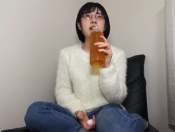 素朴かわいいメガネ女子がまさかのドM覚醒→乱暴パコでイキまくるｗ巨乳素人美少女お姉さん痴女めがね顔射のアダルト動画