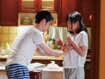 姉のおっぱいを吸い続けて10年…通常の姉弟ではない歪んだ関係の近親相姦巨乳近親相姦紗倉まなのアダルト動画