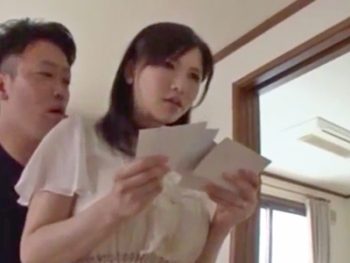 後妻の弱みを握って調教レイプする義理の息子巨乳人妻近親相姦のアダルト動画