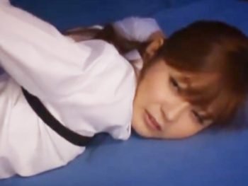 敵アジトに潜入するも見つかり拘束！輪姦レイプ調教で玩具にされ奴隷堕ちｗ巨乳お姉さん顔射レイプのアダルト動画