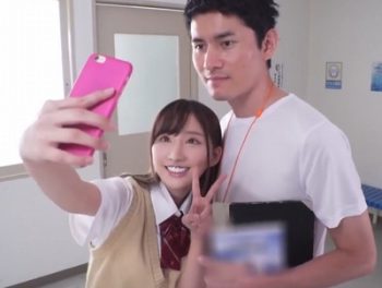 同級生よりも年上の男が好きなJKが小悪魔プレイで跨り騎乗位女子校生痴女のアダルト動画