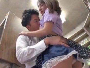 本屋で男を誘ってその場露出セックスに持ち込む痴女素人お姉さん痴女のアダルト動画