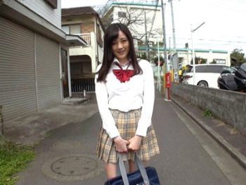 生まれて初めて付き合ったムッツリすけべな美少女JKと主観SEX女子校生美少女鈴原エミリのアダルトエロ動画