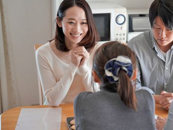 寝室の窓から夫が目撃したものは…知人と妻の淫らな痴態巨乳人妻水戸かなのエロ動画