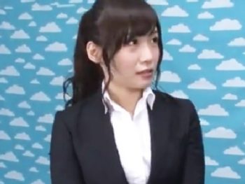 ベロチューで歯止めが利かなくなった上司に中出しされる美少女OL美少女OL中出しのアダルトビデオ動画